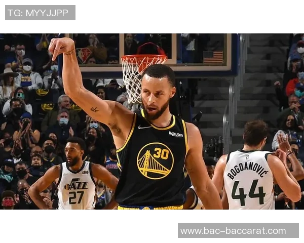 爱德华兹表现平平半场投篮命中率不佳仅得9分1板3助